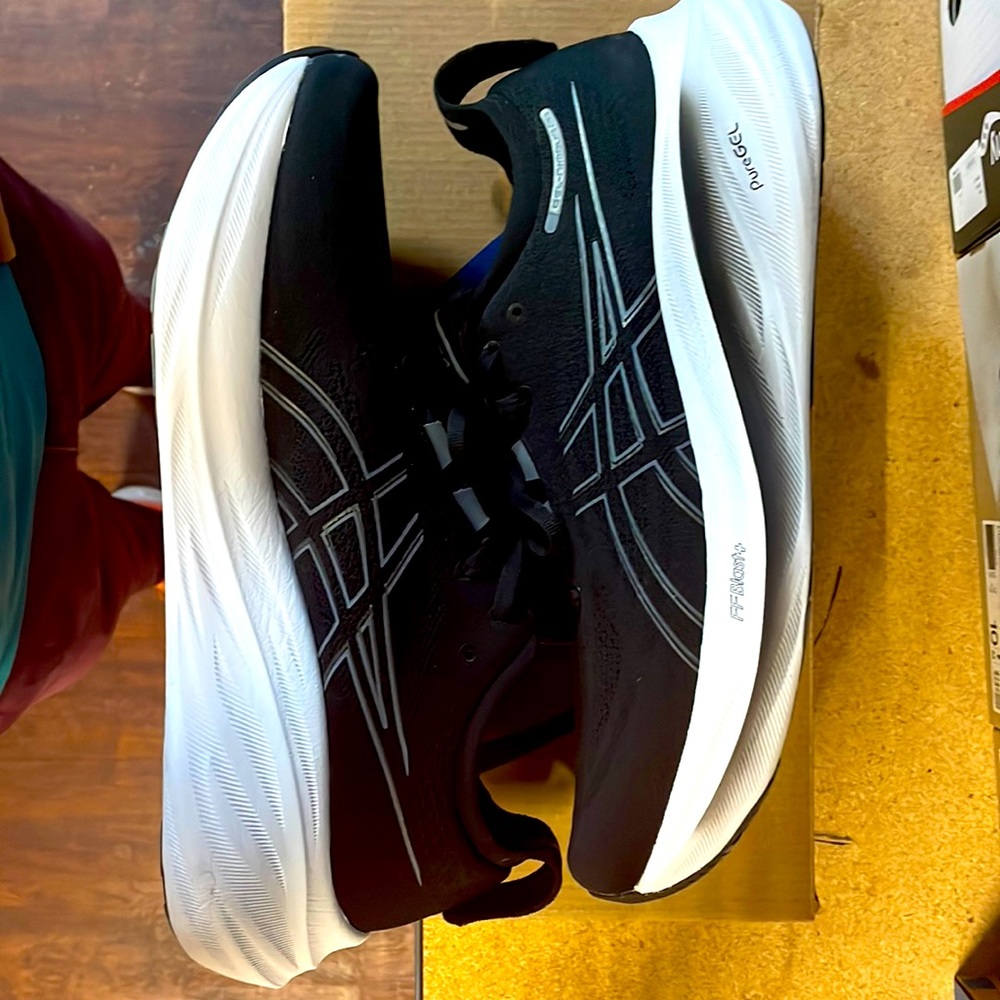 COPY - Mens ASICS nimbus 26 size 12.5